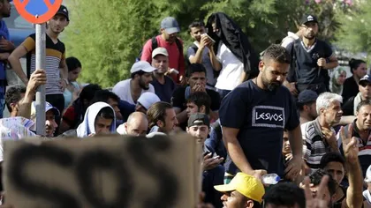 Sute de refugiaţi, împiedicaţi de forţele turce să meargă în Grecia, au plecat spre Bulgaria