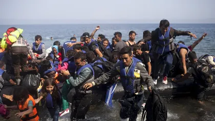 CRIZA IMIGRANŢILOR. Peste 15.000 de refugiaţi se află în Grecia, în insula Lesbos