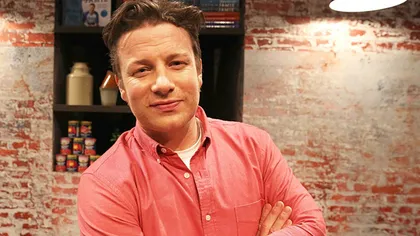 Jamie Oliver declară război zahărului şi cere taxarea băuturilor răcoritoare îndulcite VIDEO