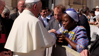 CRIZA IMIGRANŢILOR. Papa Francisc îndeamnă parohiile să găzduiască macar câte o familie refugiată