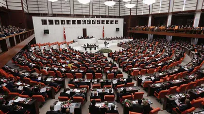 Parlamentul turc prelungeşte o moţiune pentru autorizarea unei intervenţii în Irak şi Siria