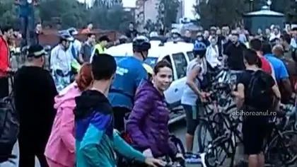 Scene ŞOCANTE în Oradea. Un italian a intrat cu maşina într-un grup de biciclişti VIDEO