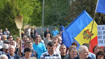 Protest de amploare la Chişinău: Mii de oameni au ieşit în stradă. 