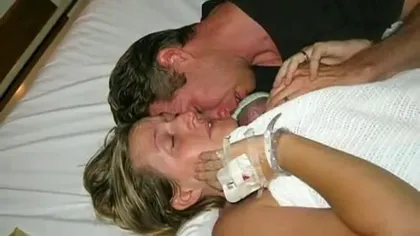 MIRACOL. Un bebeluş a ÎNVIAT după 2 ore de când a fost declarat mort. Cum l-a readus mama lui la viaţă