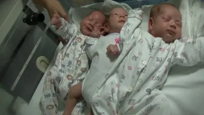 Abandonate de mamă, tripletele au o nouă şansă la viaţă. Familia fetiţelor trăieşte într-o sărăcie lucie