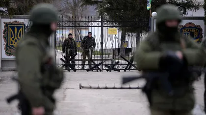 Ucraina îşi retrage tunurile din estul separatist, dar susţine că soldaţii ruşi sunt încă acolo