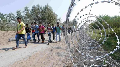 CRIZA IMIGRANŢILOR. Ungaria NU deschide FOCUL asupra refugiaţilor care trec frontiera ghimpată