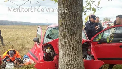 Accident GRAV în Vrancea. Şoferul şi o femeie au murit pe loc