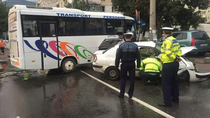 Un autocar, implicat într-un accident rutier în Piatra Neamţ. Patru persoane, RĂNITE