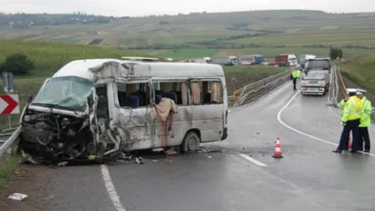 Accident TRAGIC după ce un şofer A ADORMIT la volan: UN MORT şi 10 RĂNIŢI