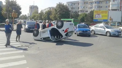 Accident grav la Constanţa după ce o şoferiţă a trecut pe roşu