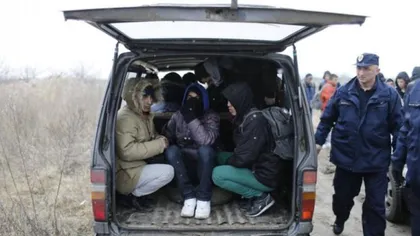 31 de migranţi într-un camion înmatriculat în România, prinşi în Bulgaria