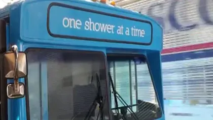 Iniţiativă inedită în San Francisco: Autobuze transformate în cabine de duş VIDEO