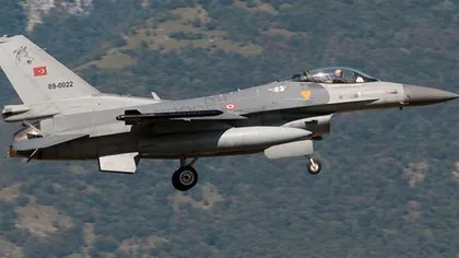 Aviaţia turcă a bombardat poziţii ale rebelilor PKK din Turcia şi Irak