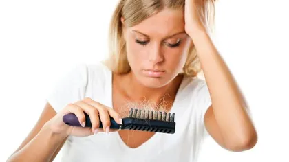 Căderea părului: Mituri şi greşeli care te lasă fără păr. Cum să stopezi căderea părului