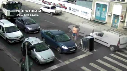 Cascadorii râsului la Brăila. Un şofer şi-a pierdut vitrina frigorifică în trafic VIDEO