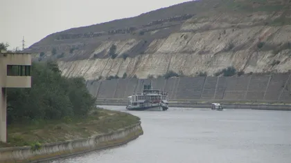 Un şofer a plonjat cu maşina în Canalul Dunăre-Marea Neagră