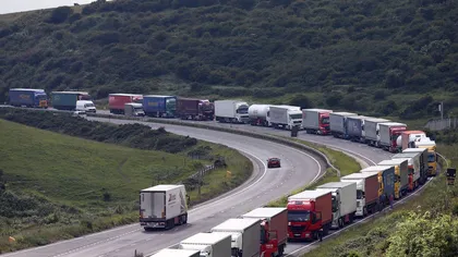 Zeci de imigranţi au fost găsiţi ÎN VIAŢĂ, într-un camion frigorific, în Franţa