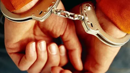 Infirmieră arestată după ce ar fi obligat tinere cu handicap să cerşească şi să se prostitueze