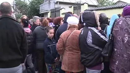 ÎMBULZEALĂ la vila Mărioarei Zăvoranu. Oana donează hainele mamei sale VIDEO
