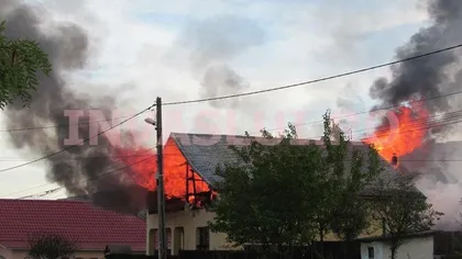 INCENDIU VIOLENT în Vaslui. Vila unor români plecaţi în străinătate a fost mistuită de flăcări