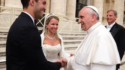 Papa Francisc apără căsătoria şi condamnă divorţul