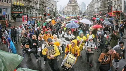 Proteste la Bruxelles: Zeci de mii de oameni contestă în stradă măsurile de austeritate