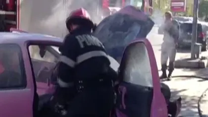 O maşină a luat foc în trafic, la Piteşti. Autoturismul a fost distrus VIDEO