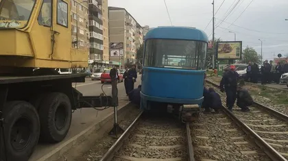 Clipe de coşmar pentru pasagerii unui tramvai din Oradea. Vehiculul a deraiat