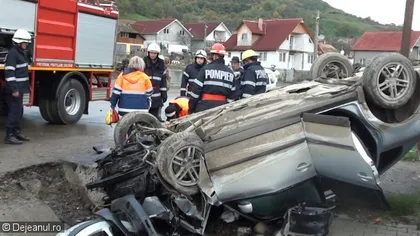 Accident grav în Cluj. Trei persoane au ajuns la spital după ce s-au răsturnat cu maşina VIDEO
