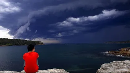 Un nor cu adevărat spectaculos a adus ploaia pe o plajă din Sydney VIDEO