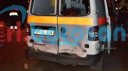 Accident în Botoşani. O ambulanţă a fost lovită de un şofer băut VIDEO