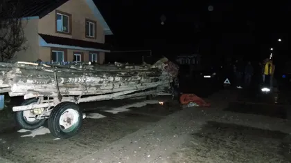 Accident ciudat în Neamţ. Un căruţaş a murit pe loc după ce a lovit un bolid parcat VIDEO