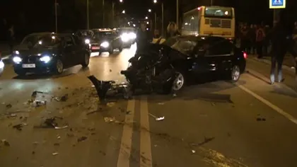 Accident cumplit în Suceava: Un pieton, lovit de o maşină şi aruncat într-un autobuz
