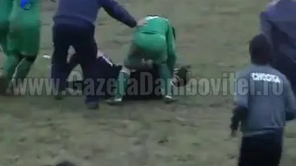 Arbitru bătut de patronul unei echipe de fotbal şi de spectatori, în Dâmboviţa. 