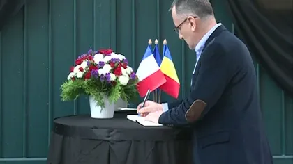 ATENTATE FRANŢEI. Mai mulţi oficiali români au semnat în Cartea de condoleanţe, de la Ambasada Franţei