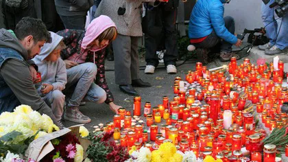 INCENDIU COLECTIV: La o lună de la tragedie, rudele victimelor îşi plâng morţii