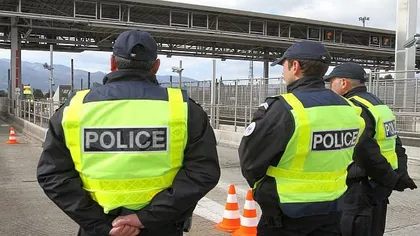 ATENTATE PARIS. Restabilirea controalelor la frontiere a împiedicat O MIE de persoane să intre în Franţa