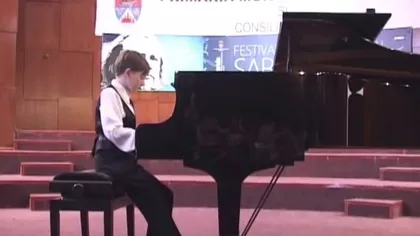 Cel mai bun tânăr pianist din lume, un băiat orfan din România. Copilul are o poveste cutremurătoare