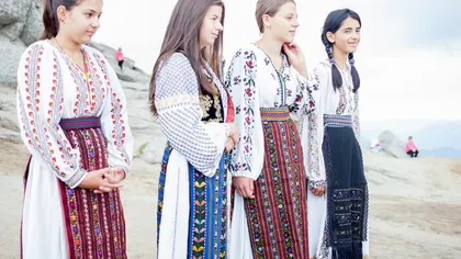 Tradiţiile româneşti, căutate în satul lui Brâncuşi. Sf. Mihail şi Gavril, sărbătoriţi la Hobiţa