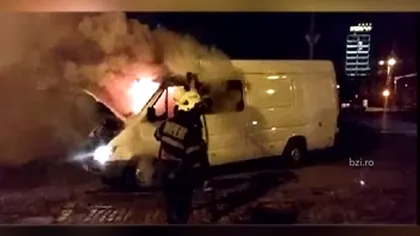 Iaşi: Maşină incendiată în stil mafiot cu Cocktail Molotov VIDEO