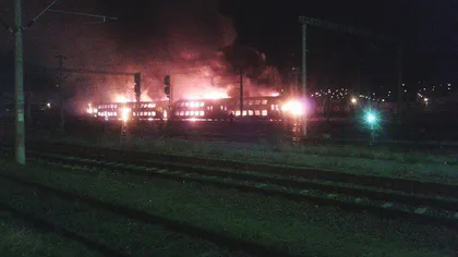 INCENDIU de proporţii în Gara Mică din Cluj. Şapte vagoane au luat foc VIDEO