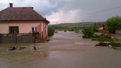 COD PORTOCALIU de inundaţii pe mai multe râuri. Autorităţile sunt în alertă