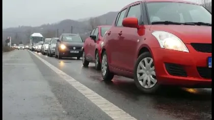Coadă de 50 de kilometri de maşini pe Valea Prahovei. Accident pe DN 1, la Comarnic