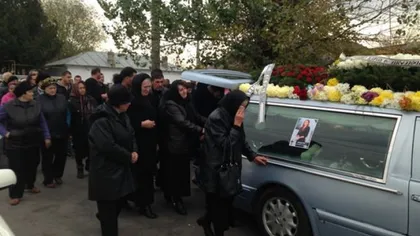 VICTIME COLECTIV. Loredana Dărescu a fost înmormântată duminică FOTO
