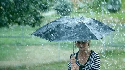 PROGNOZA METEO PE DOUĂ SĂPTĂMÂNI: Sfârşitul toamnei vine cu ploi în toate regiunile