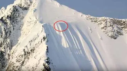 A căzut 500 de metri într-o prăpastie, dar a supravieţuit miraculos. Norocul incredibil al unui schior VIDEO