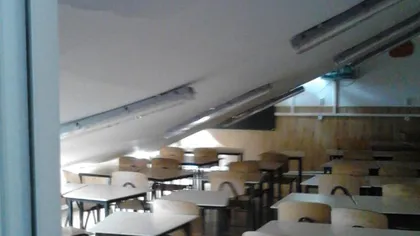 Tavanul unei clase, prăbuşit în timpul orelor. Imagini INCREDIBILE