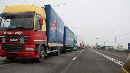 Circulaţie îngreunată pe autostrada Nădlac-Arad. Coloană de TIR-uri pe 7 kilometri, pe sensul de ieşire din ţară