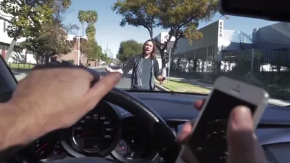 NEATENŢIA UCIDE! Un material video arată ce fac şoferii în trafic şi ce se poate întâmpla când te uiţi la telefon
